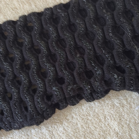 Great fitting black sweater - Picture 2 of 3